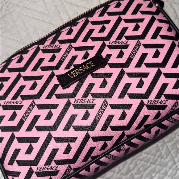 NWT Versace Pink and Black Shoulder Bag includes dust bag, Sales tags & dustbag - Picture 6 of 16